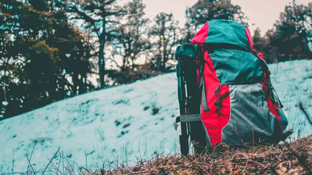 Vertical tent poles packing