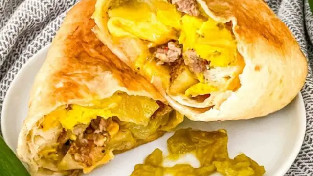 Hatch Green Chile Sausage Breakfast Burritos